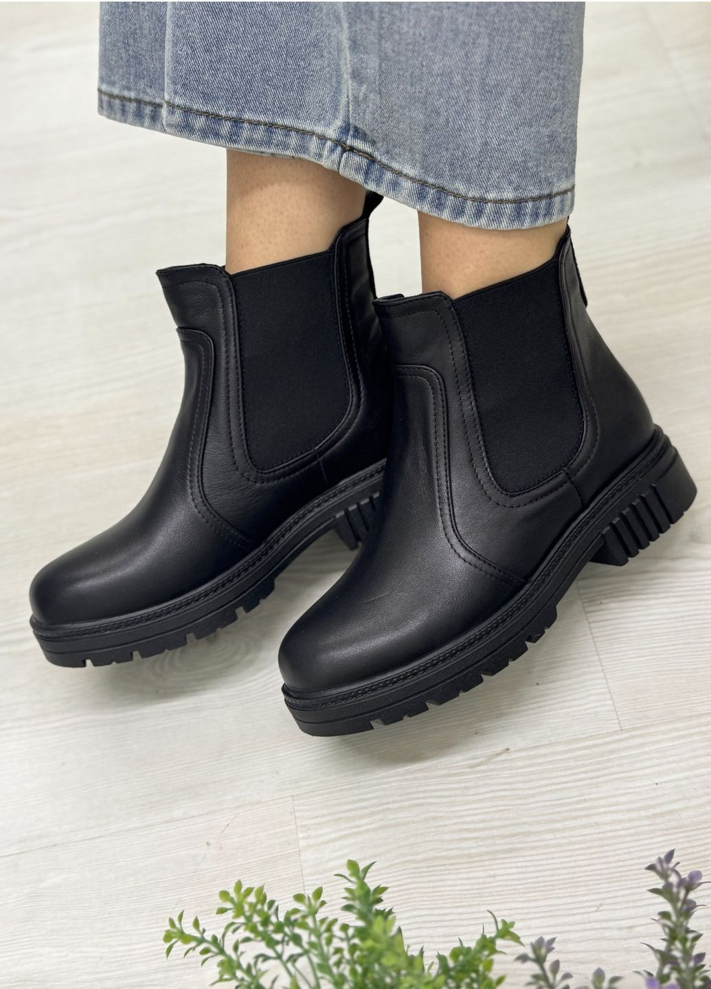 Осенние челси черные кожаные женские. демисезонные челси Vasha para без декора