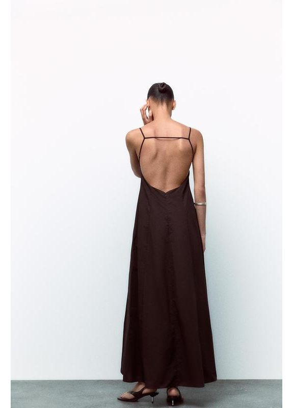 Коричневое объемное платье меди с открытой спиной Zara