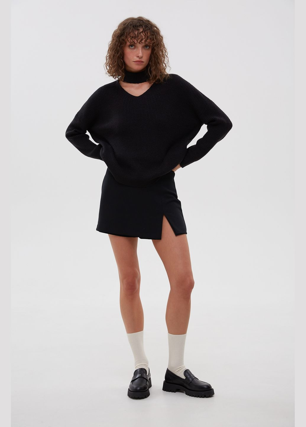 Чорний демісезонний светр, колір чорний Estro