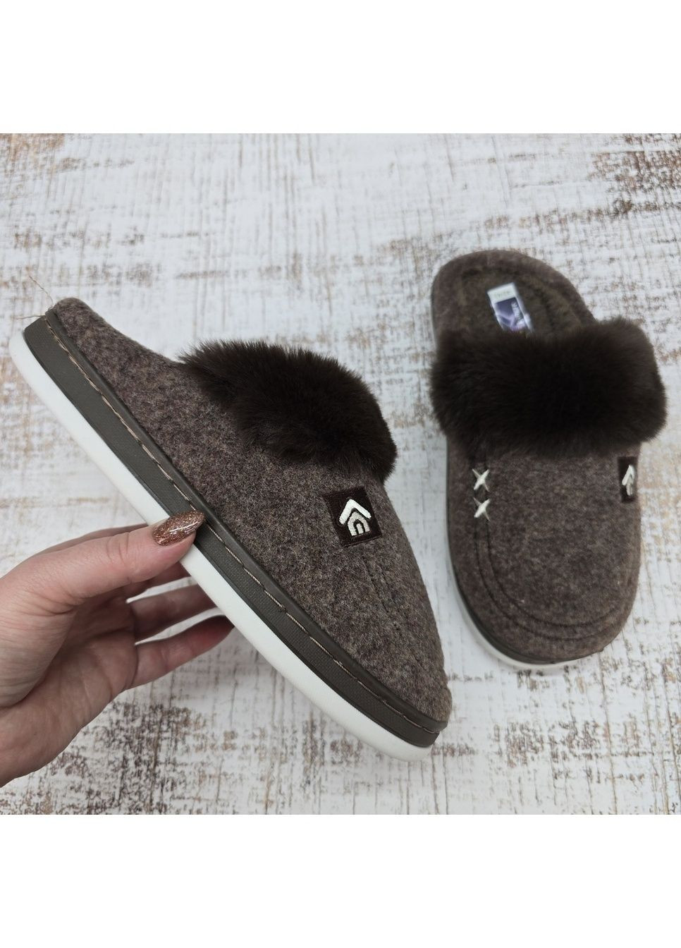 Коричневые тапочки мужские домашние fangre черные теплые с закрытым носком и меховой опушкой Fashion