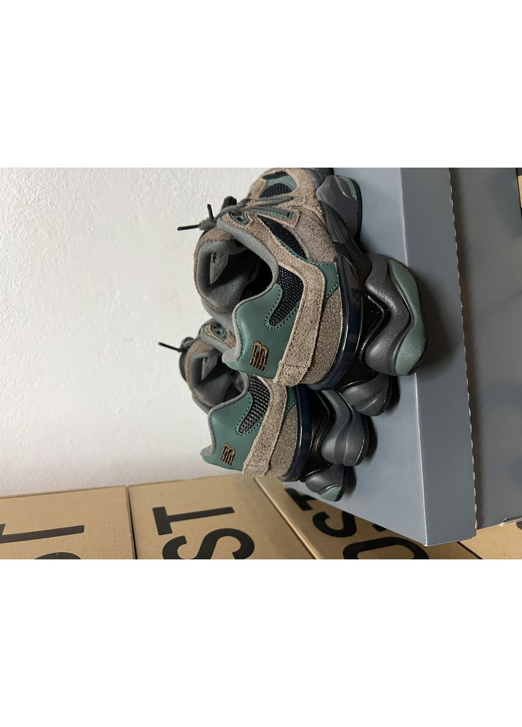 Коричневые всесезонные кроссовки 9060 beef and broccol New Balance