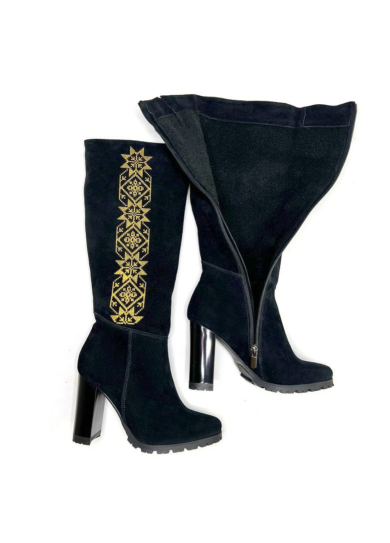 Осенние сапоги на каблуках с вышивкой из натурального замша. Kraft с вышивкой