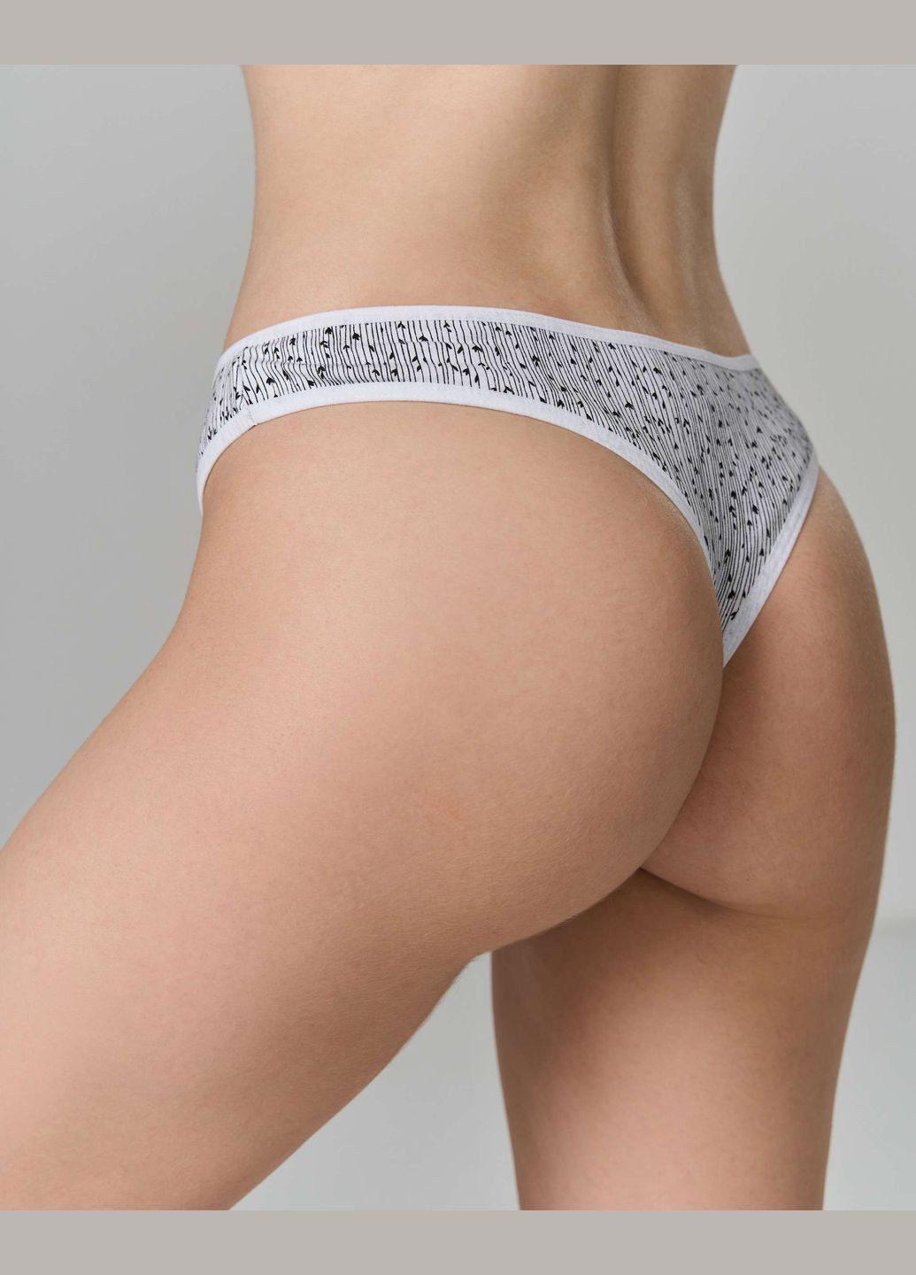 Комплект жіночих трусиків-стрінгів 5 шт Nicoletta (340462289)