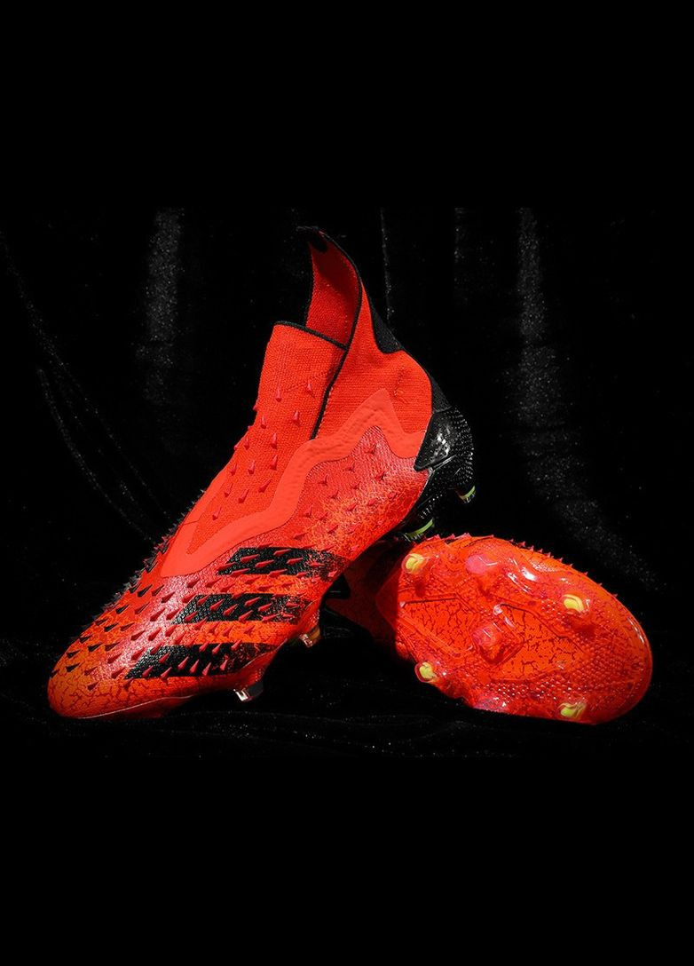 Красные футбольные бутсы No Brand без шнурков