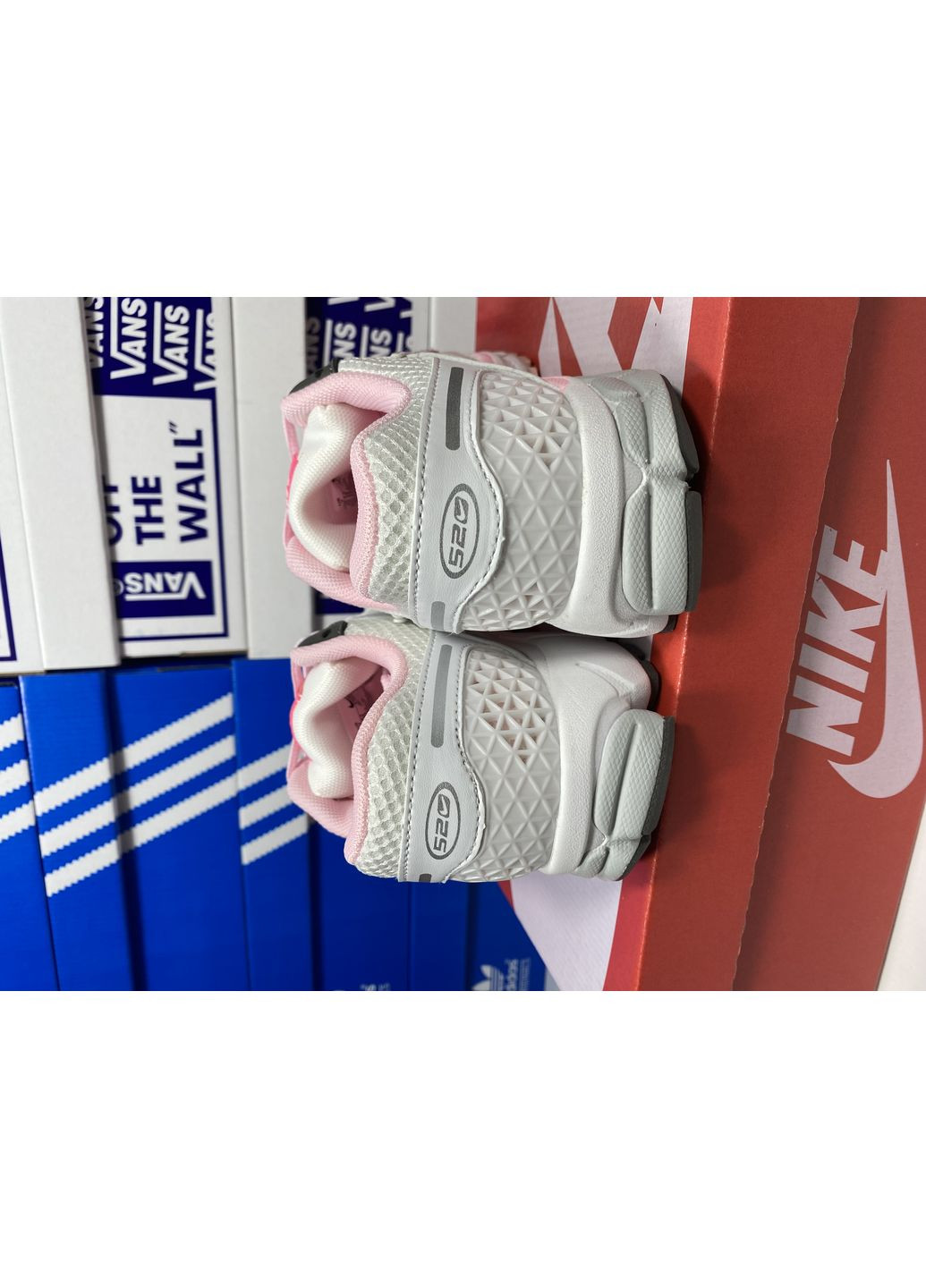 КРОССОВКИ ЖЕНСКИЕ NIKE VOMERO 5 WHITE PINK НАЙК ВОМЕРО РОАМ 5 No Brand розовые демисезоны (368859607)