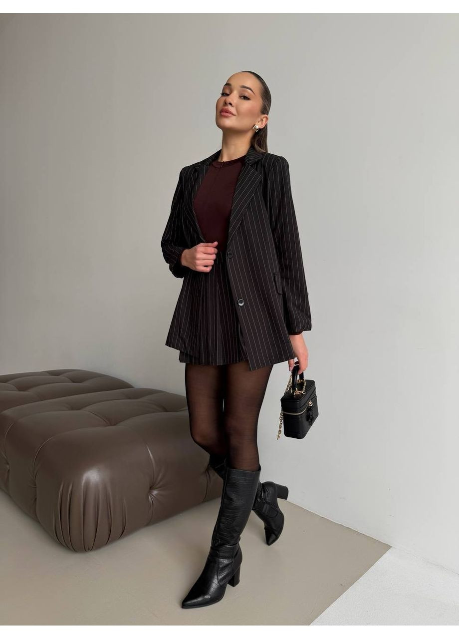 Жіночий костюм із міні-спідницею та подовженим піджаком в смужку MonCher (361057436)