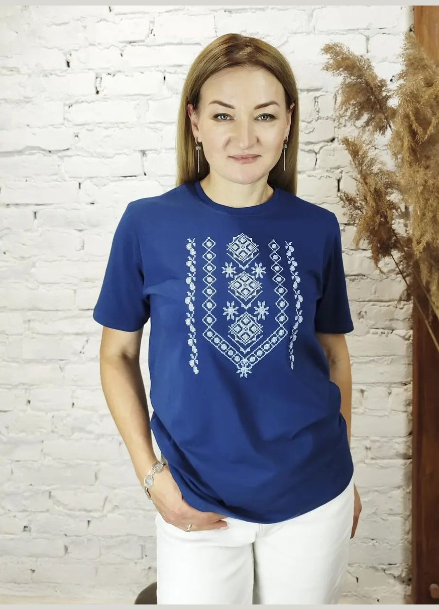 Синя жіноча футболка вишиванка чорна з сіро- золотим орнаментом НоКо візерунок орнамент вільна, пряма бавовна, еластан (313436293)