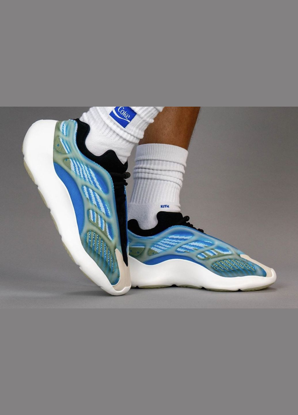 Цветные кроссовки yeezy 700 v3 arzareth - g54850 39 No Brand