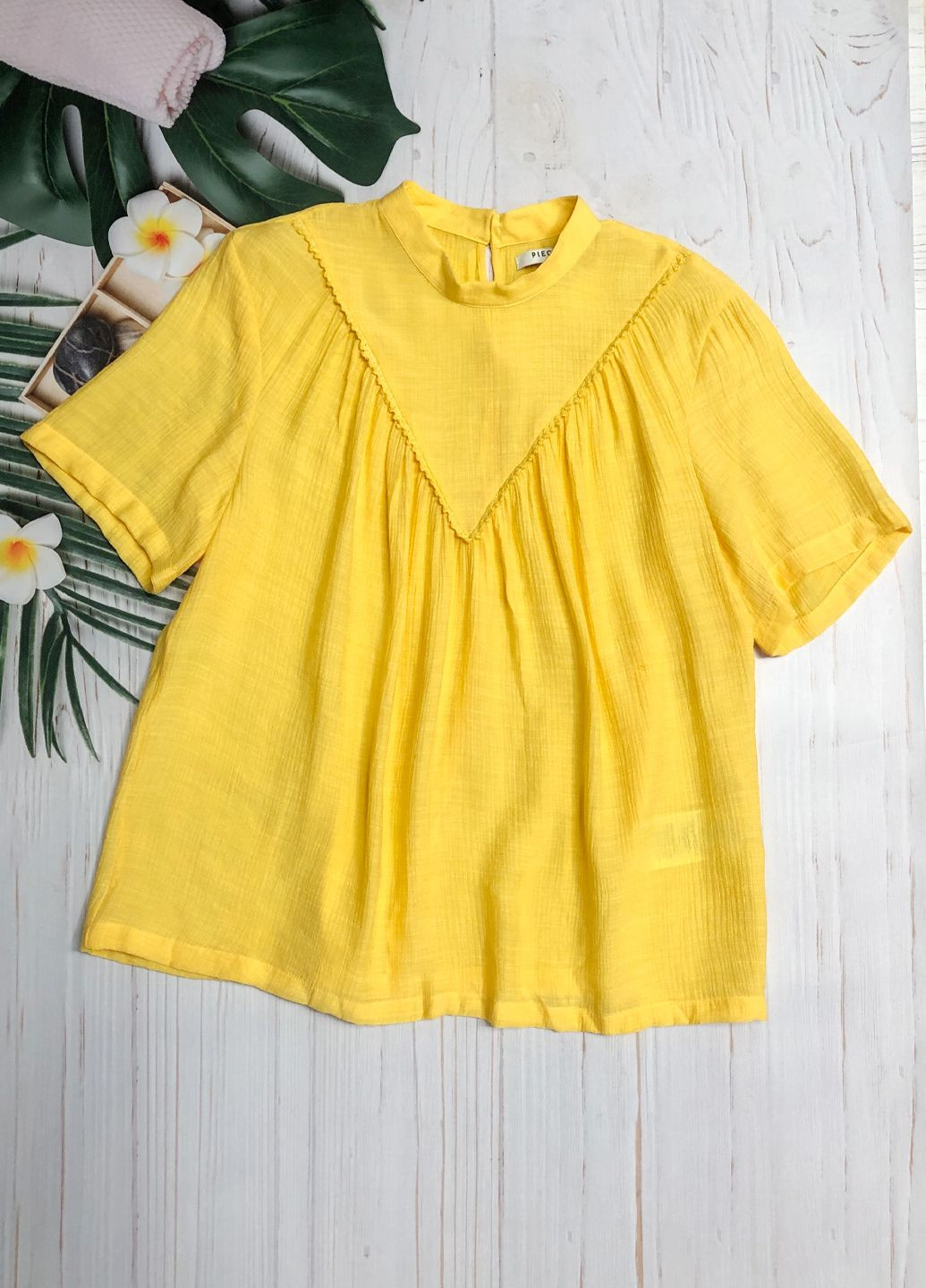 Желтая летняя желтая расклешенная блузка pieсes Pieces