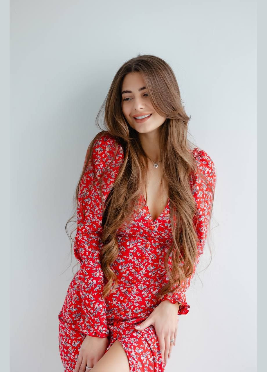 Красное красивое летнее платье в цветочном принте из качественного софта, красное летнее платье с разрезом на ноге и открытым декольте No Brand