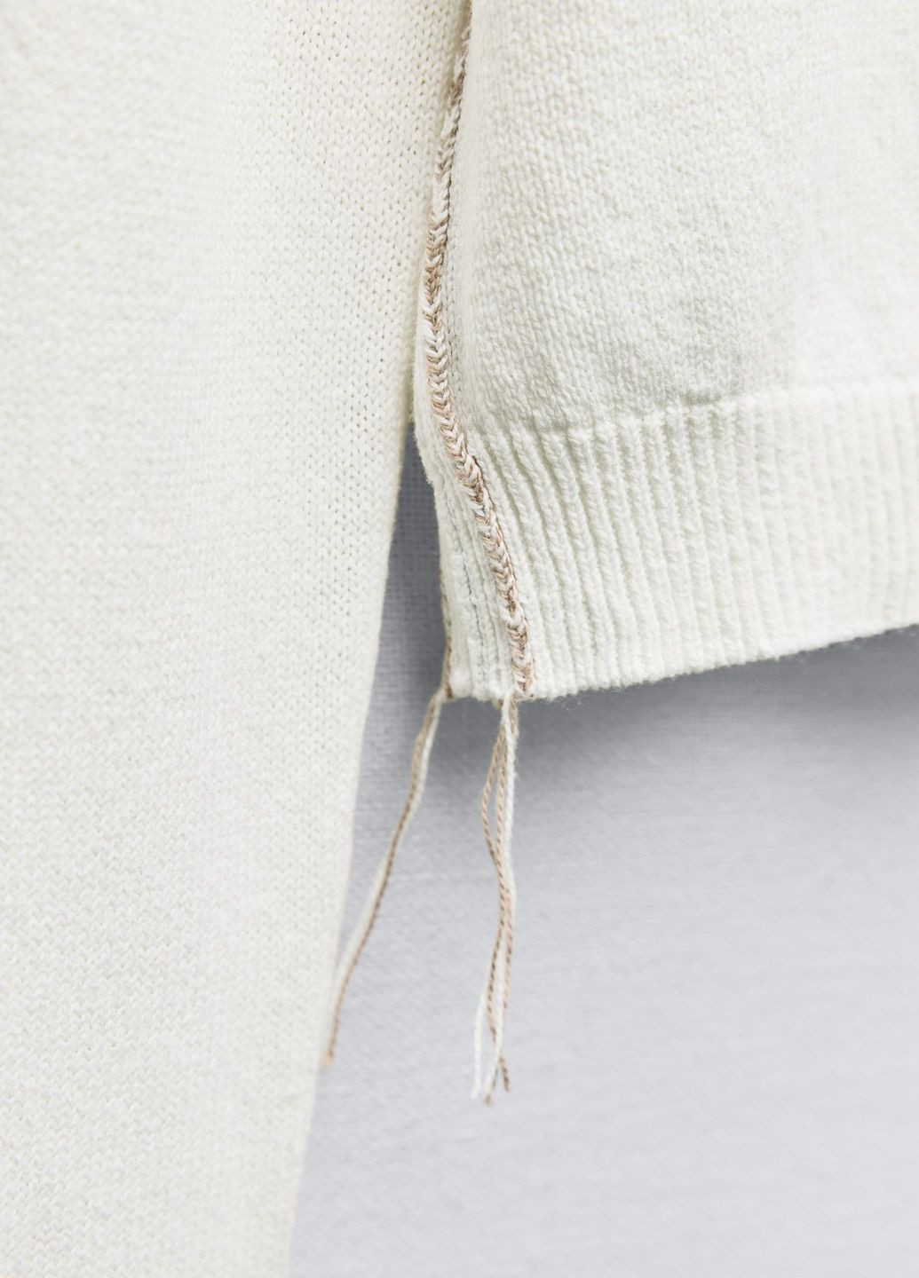 Белый демисезонный свитер Zara