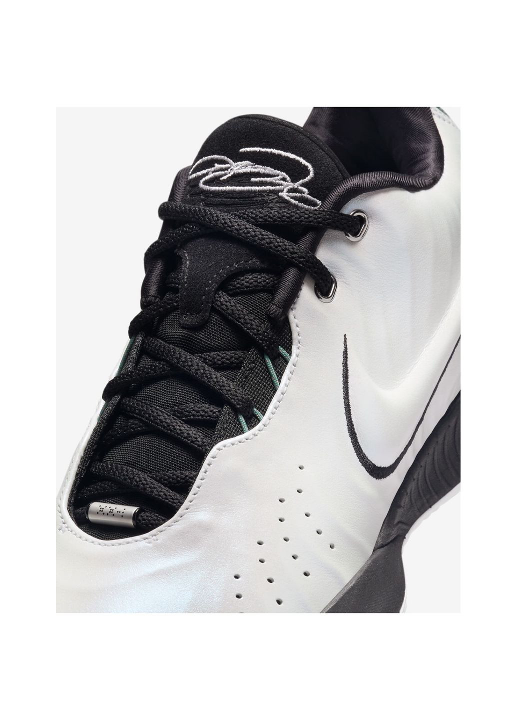 Белые демисезонные кроссовки Nike