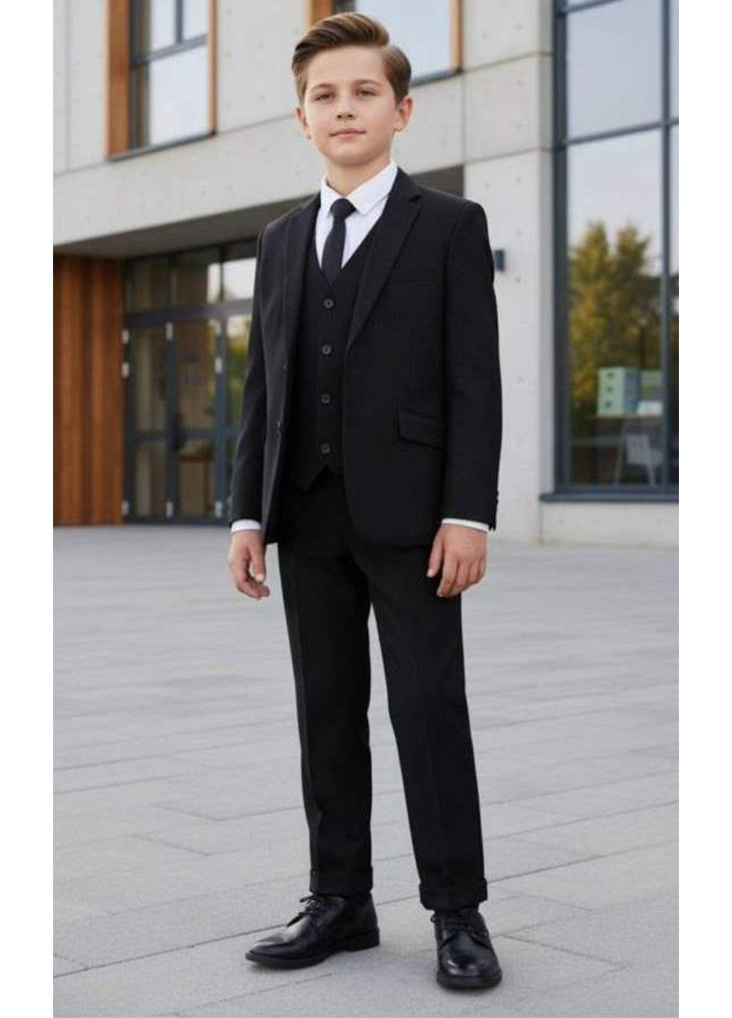 Черный демисезонный костюм для мальчика тройка классический черный Sotalia