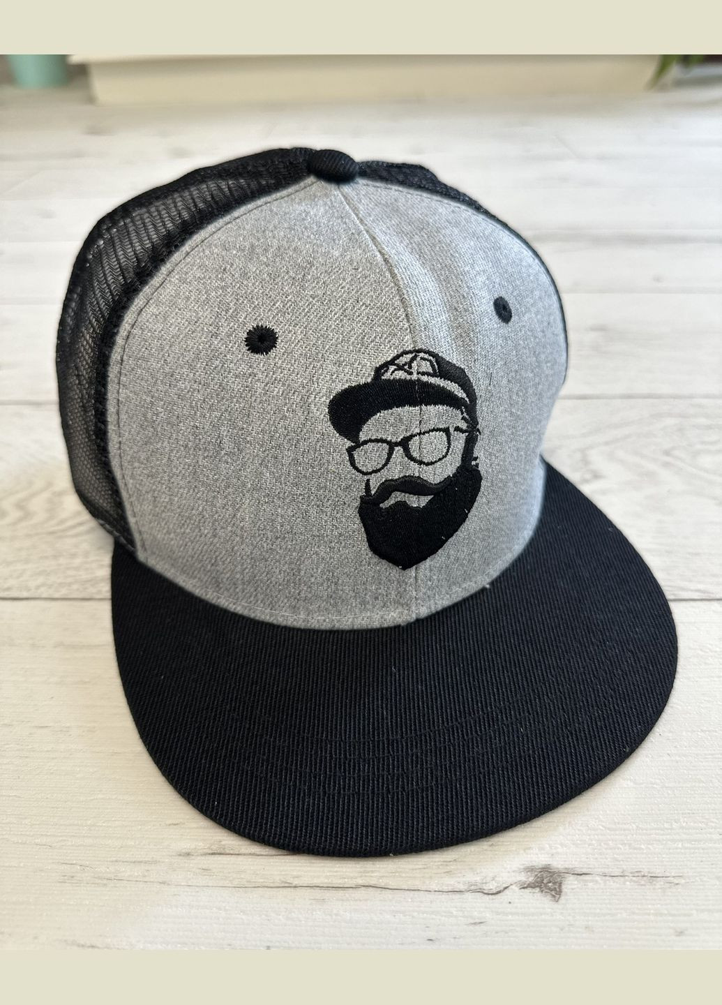 Кепка снепбек із сіточкою (Snapback) Бородач Сірий 56-61р (9088) No Brand (323757854)