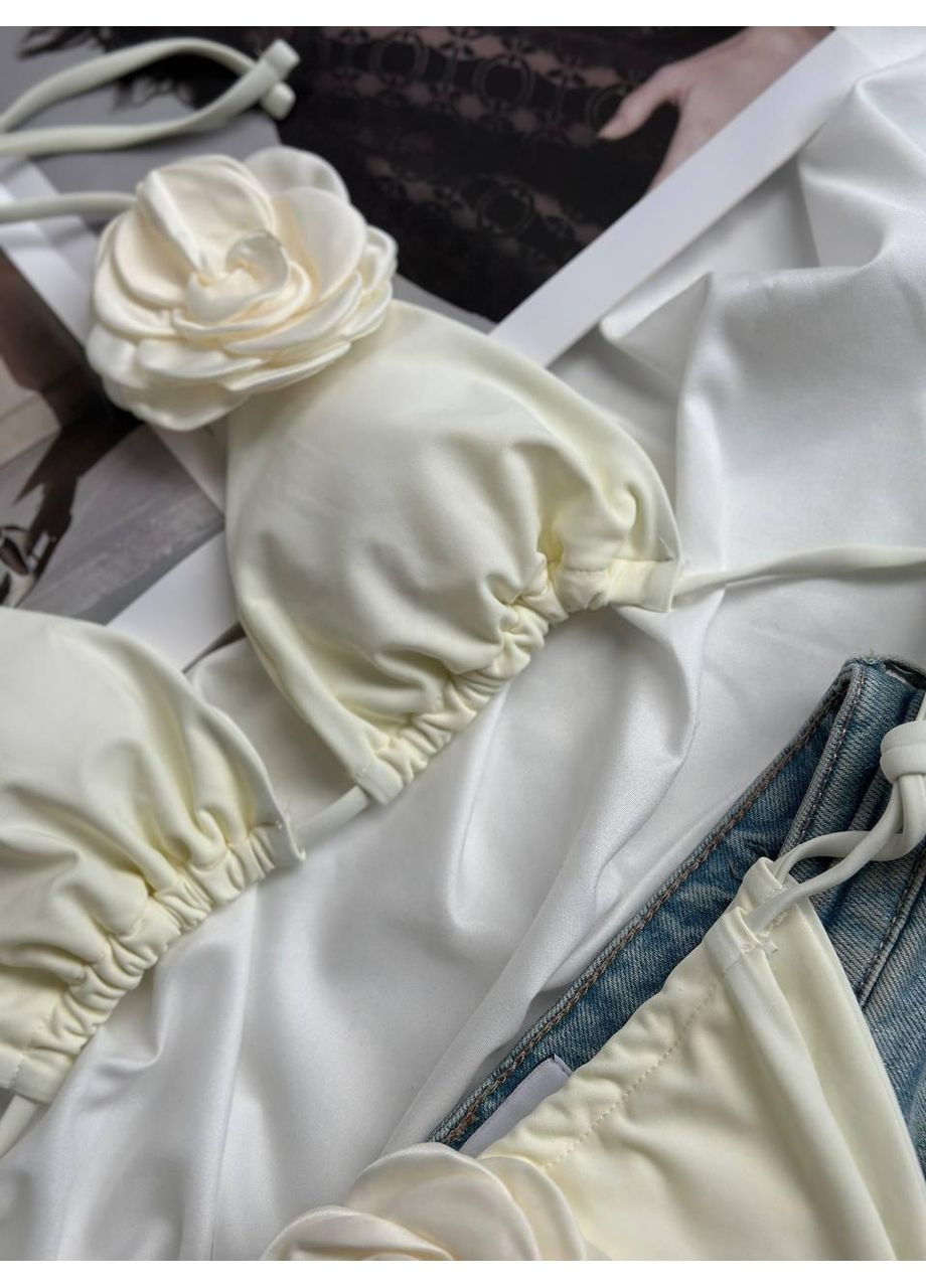 Білий літній жіночий молочний купальник з об’ємною трояндою / жіночий роздільний купальник молочний з 3d квіткою / жіночий купальник бікіні No Brand