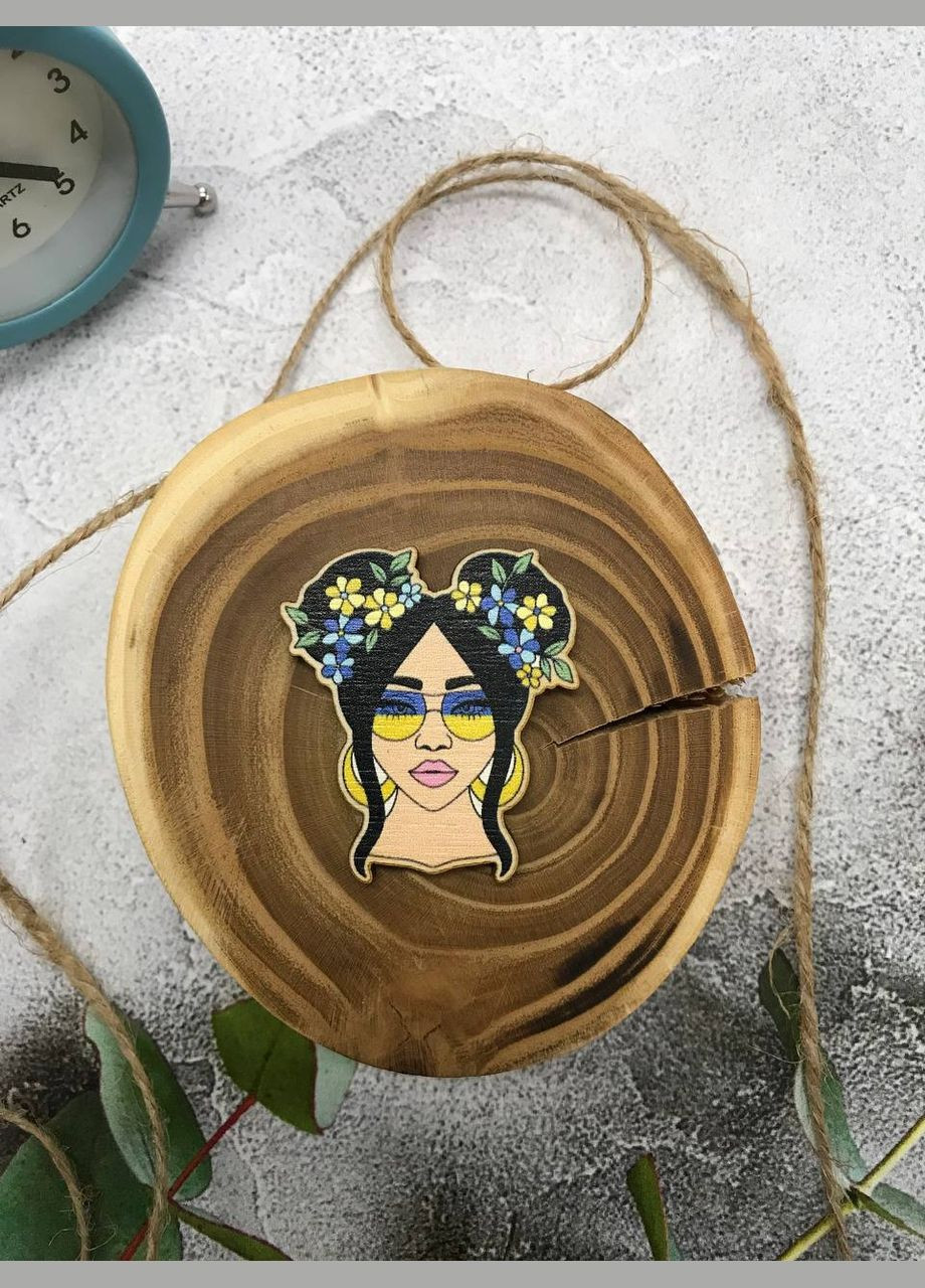 Значок з дерева "Дівчина брюнетка" Cozy-Up (291162111)