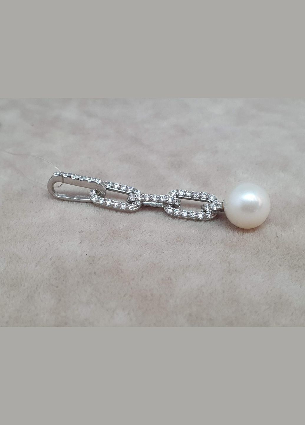 Серебряное кольцо с жемчугом и фианитами. 90300356 Qvaliz (311667683)