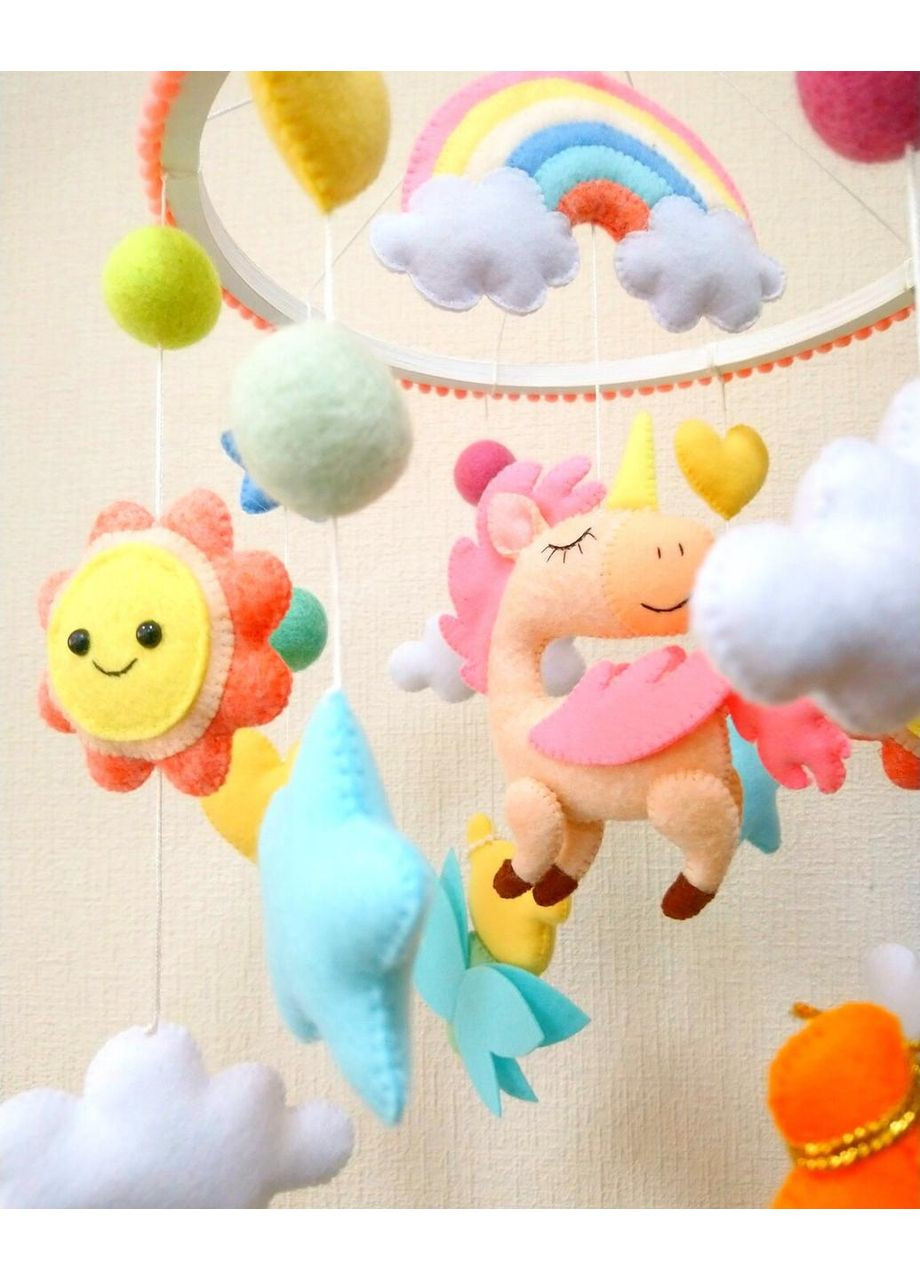Дитячий мобіль із фетру Чарівний Світ ручної роботи, Фетровий мобіль у ліжечко No Brand (362679081)