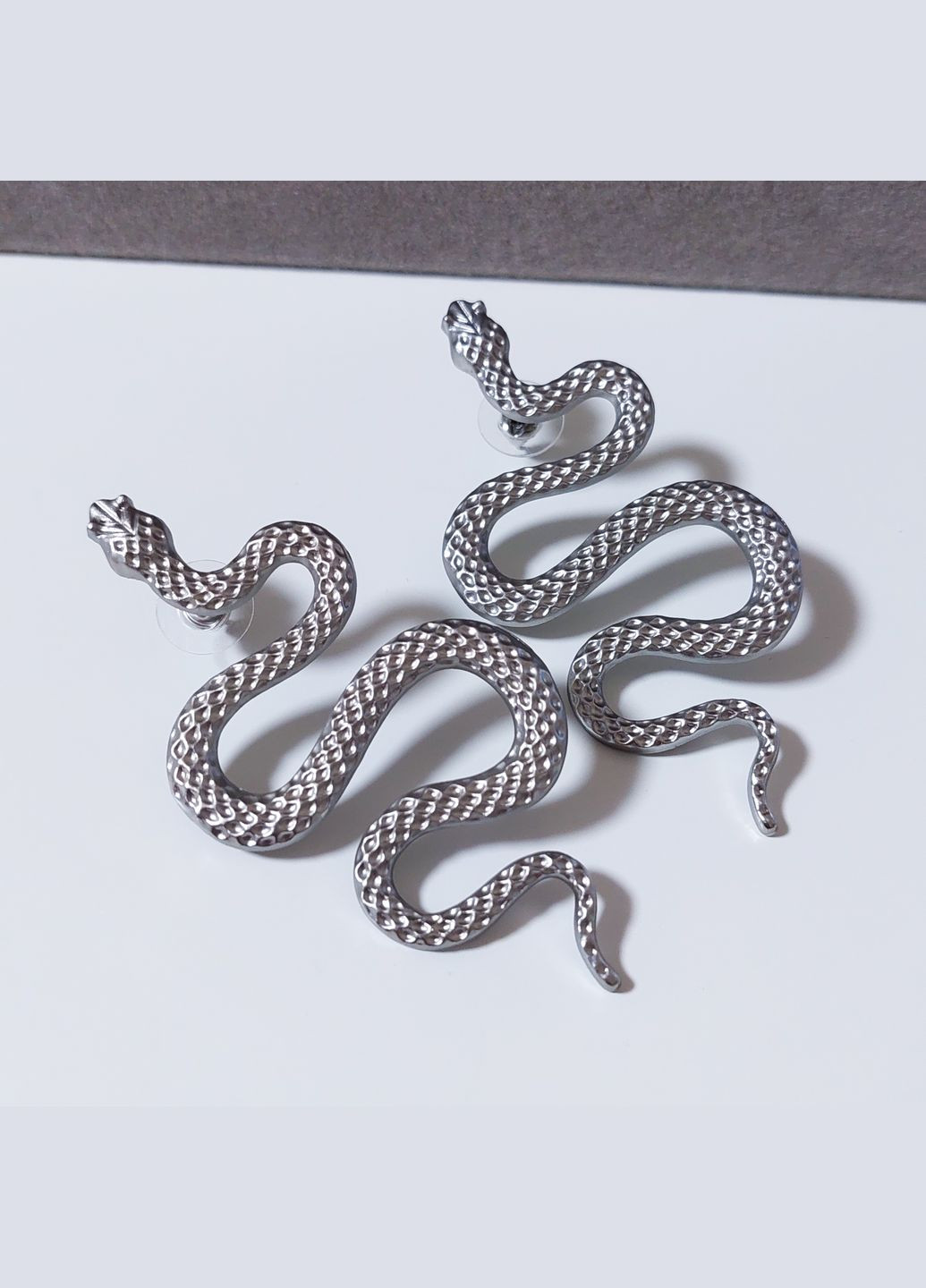 Серьги Змея большие висячие MK1296 серебристый DeKolie (314827575)