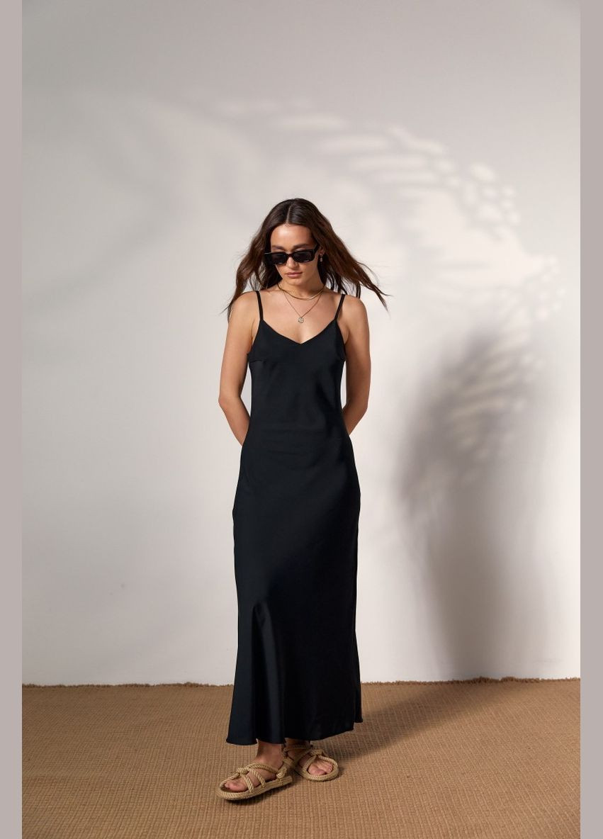 Черное коктейльное платье Sok однотонное