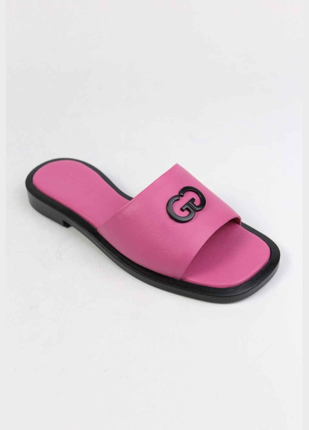 Розовые шлепанци Benito