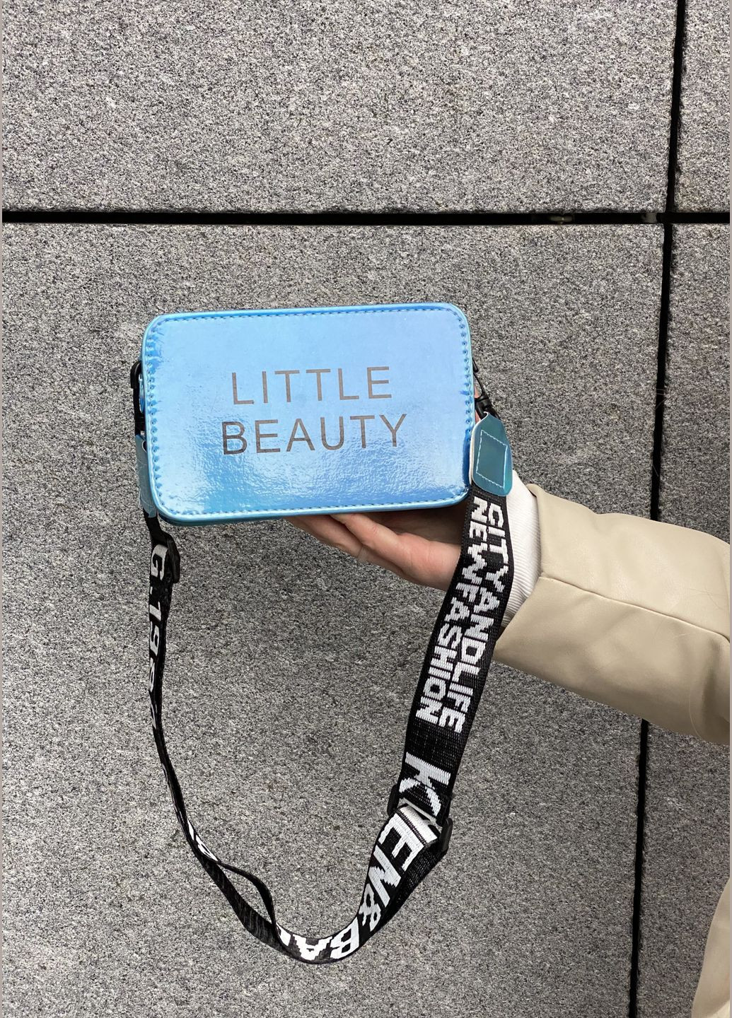Жіноча дитяча голографічна сумка крос-боді через плече LITTLE BEAUTY блакитна синя No Brand (285794904)