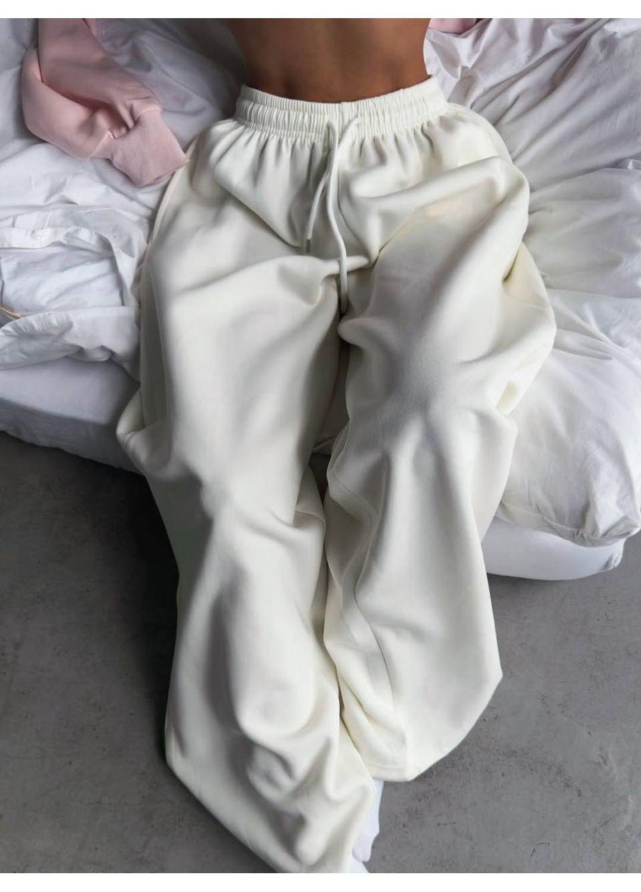 Стильный женский костюм в современном casual-стиле Україна (360545062)