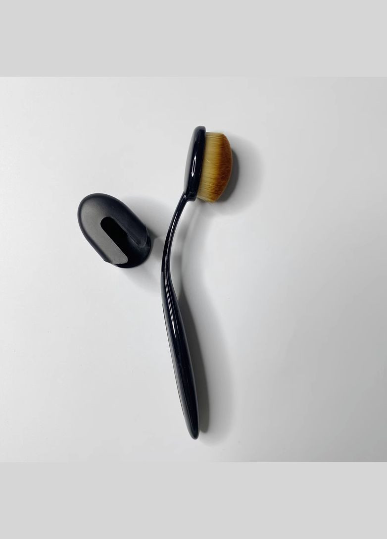 Овальна щіточка для тонального засобу з захисним ковпачком No Brand (307252357)