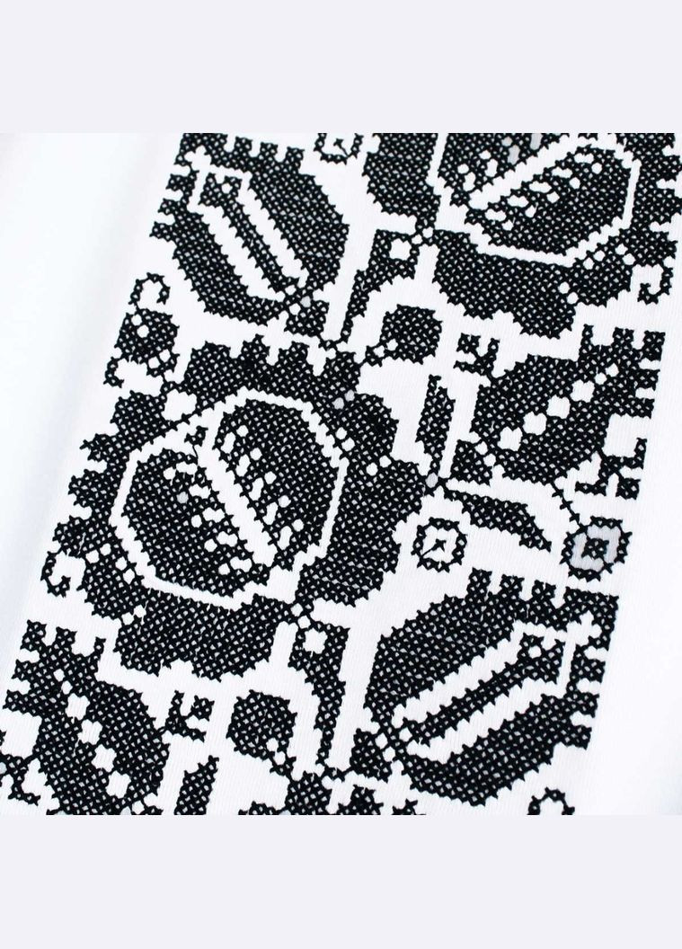 Белая вышитая мужская футболка белая с черным растительным узором. Ladan