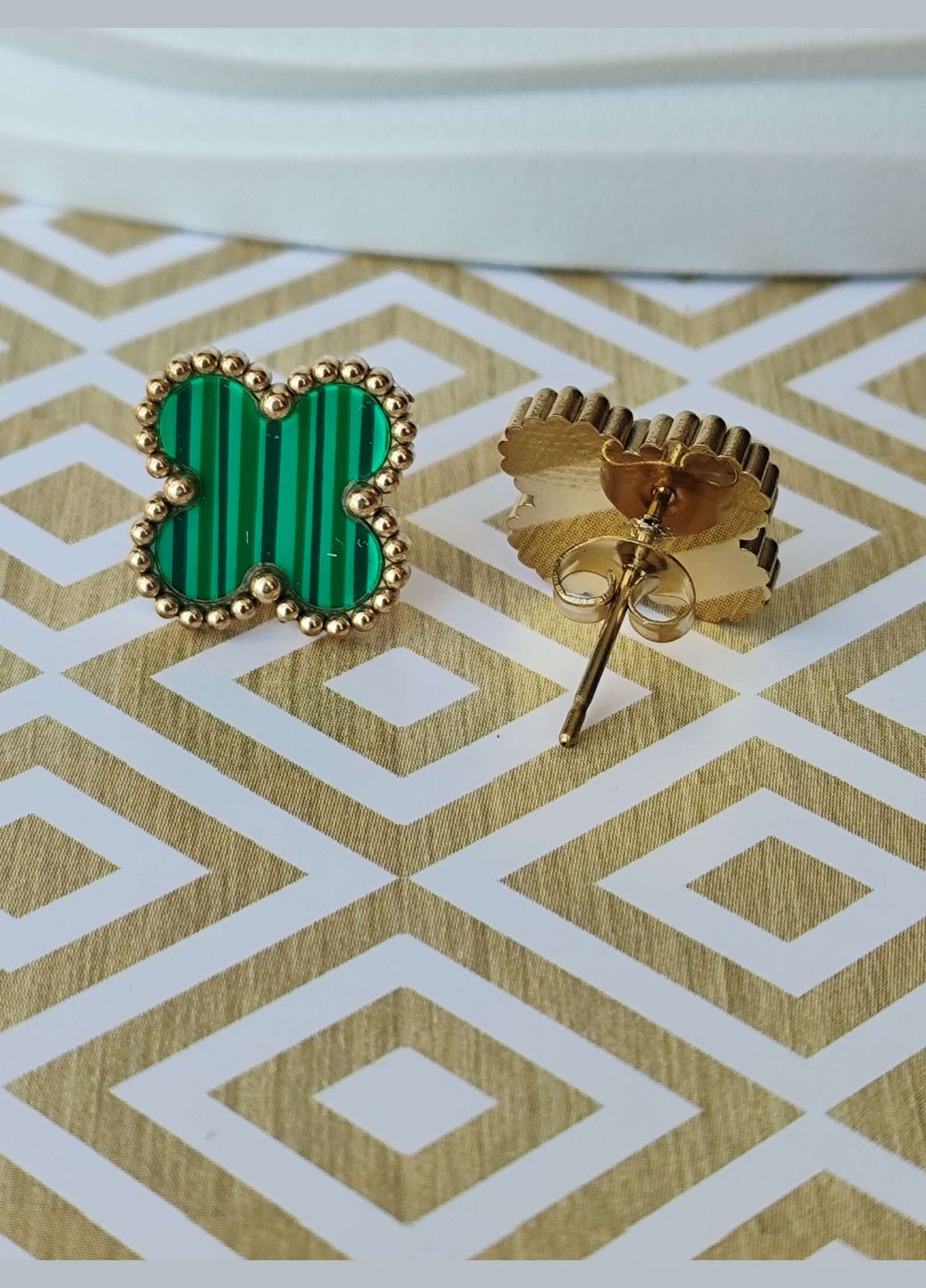 Цвяшки медична сталь під золото Конюшина Клевер зелена емаль сережки гвоздики тренд Stainless Steel (336517409)