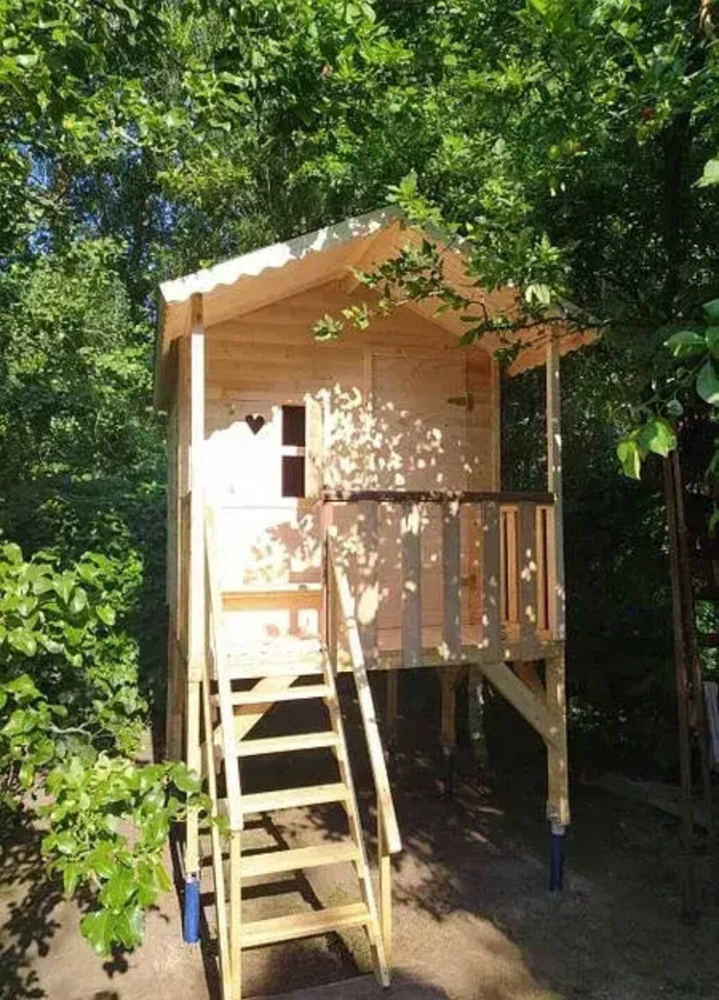 Детский игровой домик из дерева 1.6х2м. (1.8 х 2.2м) на ножках No Brand (325881093)