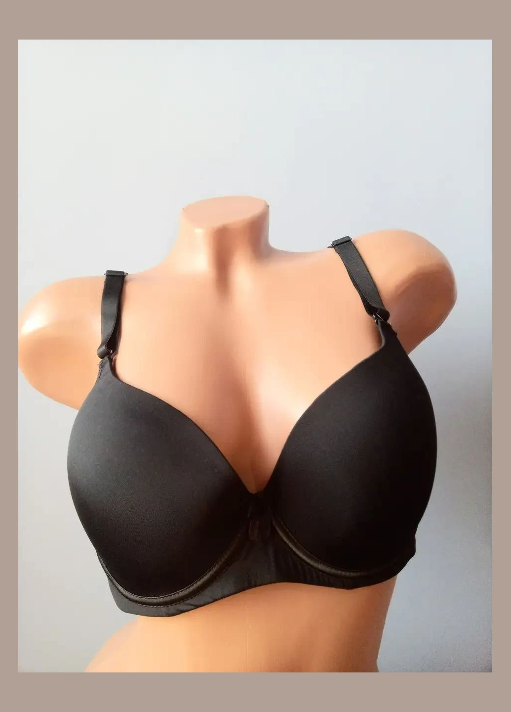 Чорний бюстгальтер чашка d FNNISS з кісточками
