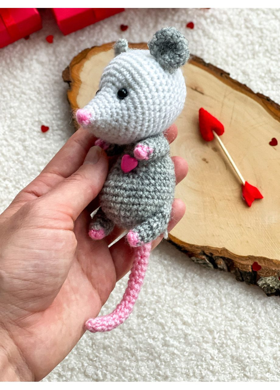 Амігурумі опосум із сердечком, 14 см – в’язана іграшка ручної роботи No Brand (352474133)