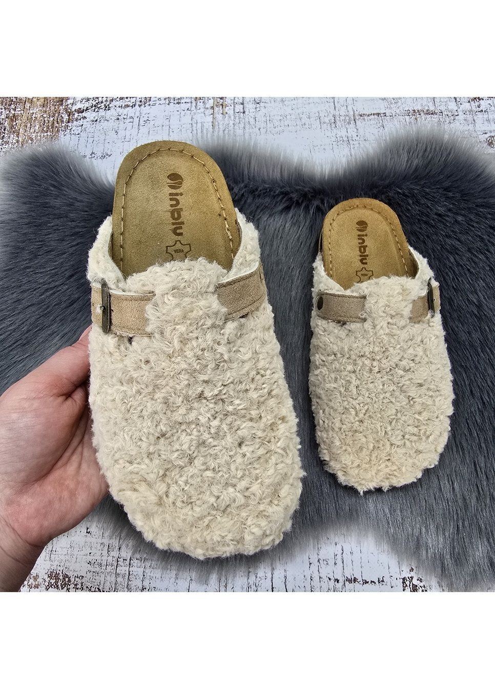 Тапочки жіночі бежеві хутряні каракуль з ремінцем Inblu (366144498)