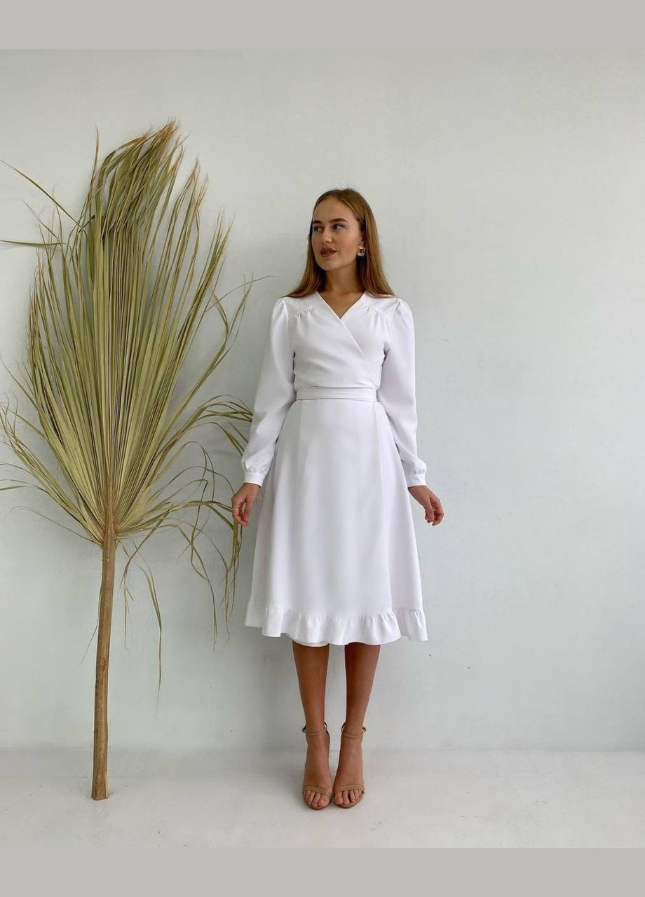 Молочна вечірня сукня довжини міді на запах на запах MonCher