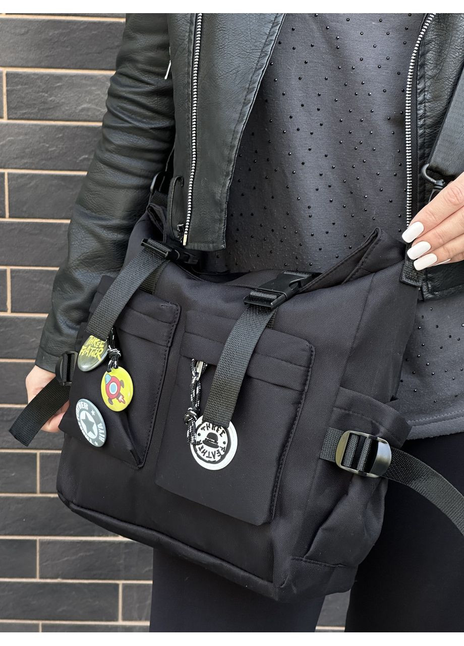 Сумка молодіжна через плече із застібками фастекс і значками синя. Сумка для прогулянок. No Brand (356178918)