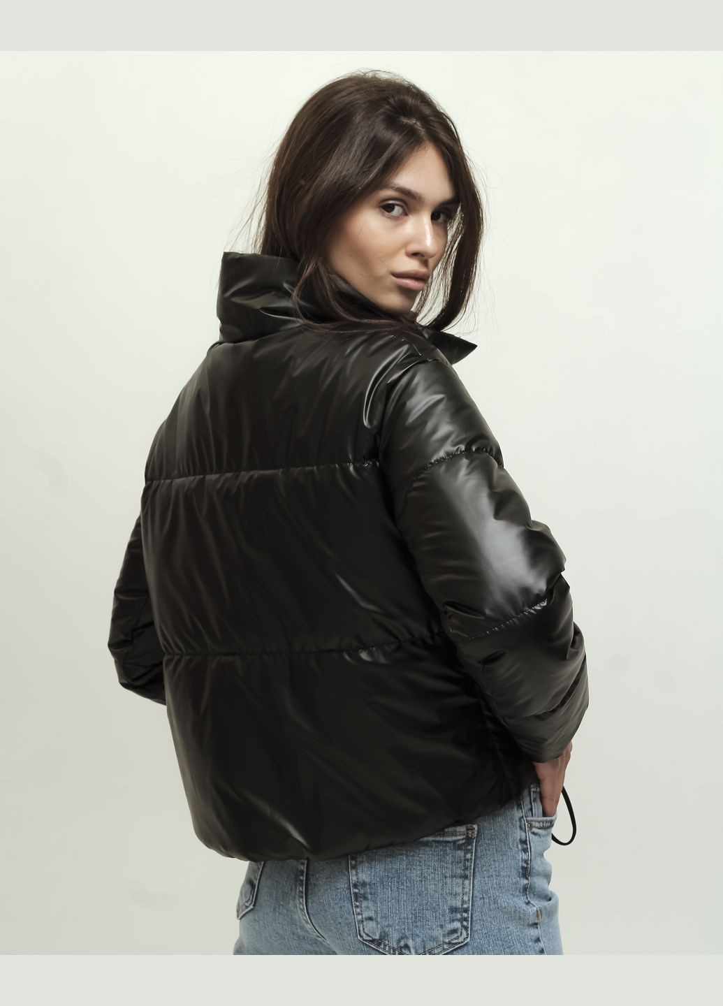 Черная демисезонная куртка бомбер женская Kattaleya