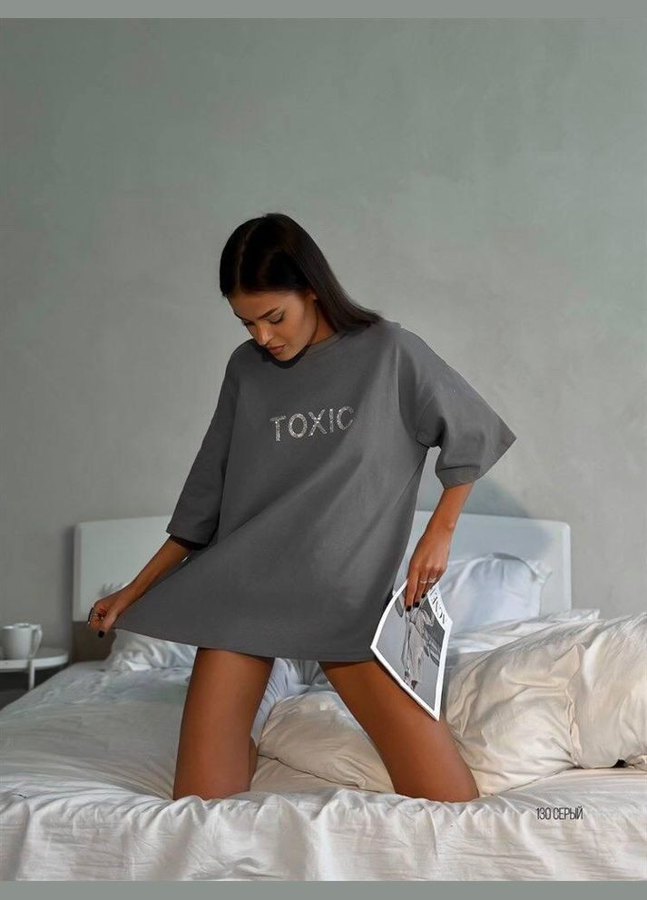 Сіра літня футболка жіноча зі стразами toxic оверсайз з коротким рукавом JUGO 088 TOXIC