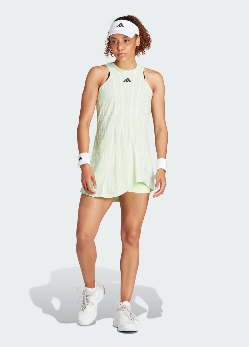 Зелена спортивна сукня tennis airchill pro adidas з логотипом