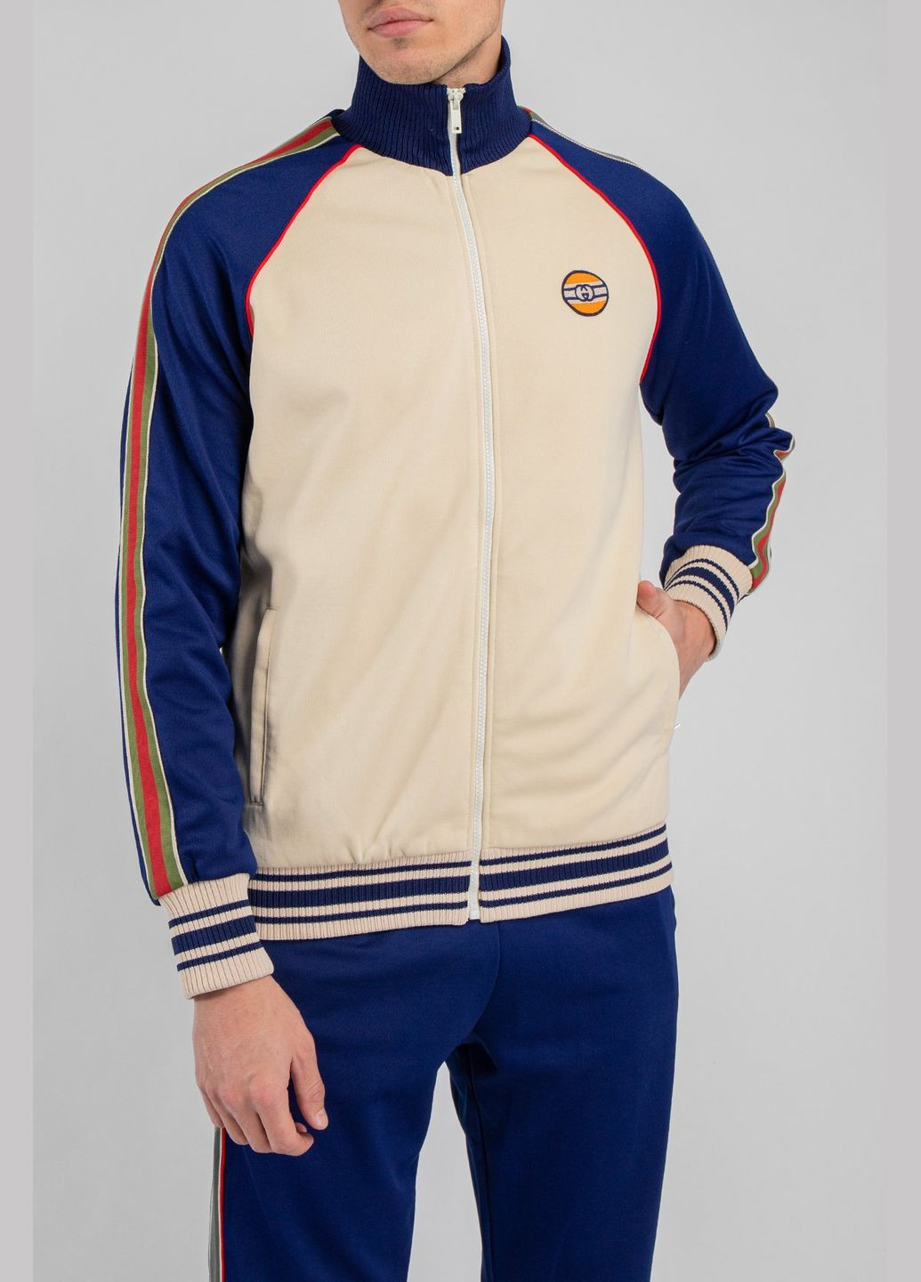 Бежевая спортивная кофта с вышитым логотипом Gucci (339102930)