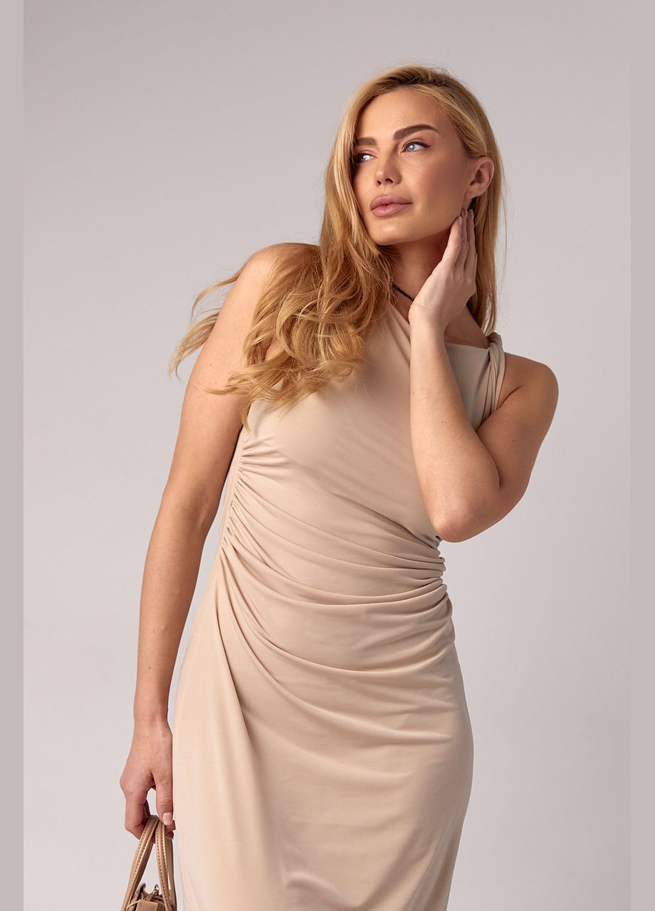 Бежевое деловое силуэтное платье миди без рукавов с драпировкой 9135 Lurex однотонное