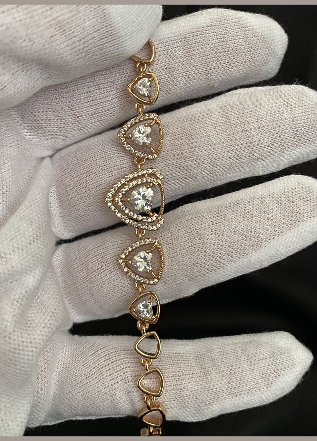 Браслет с камнями шарнир замок золотого цвета 33760 Fashion (342329497)