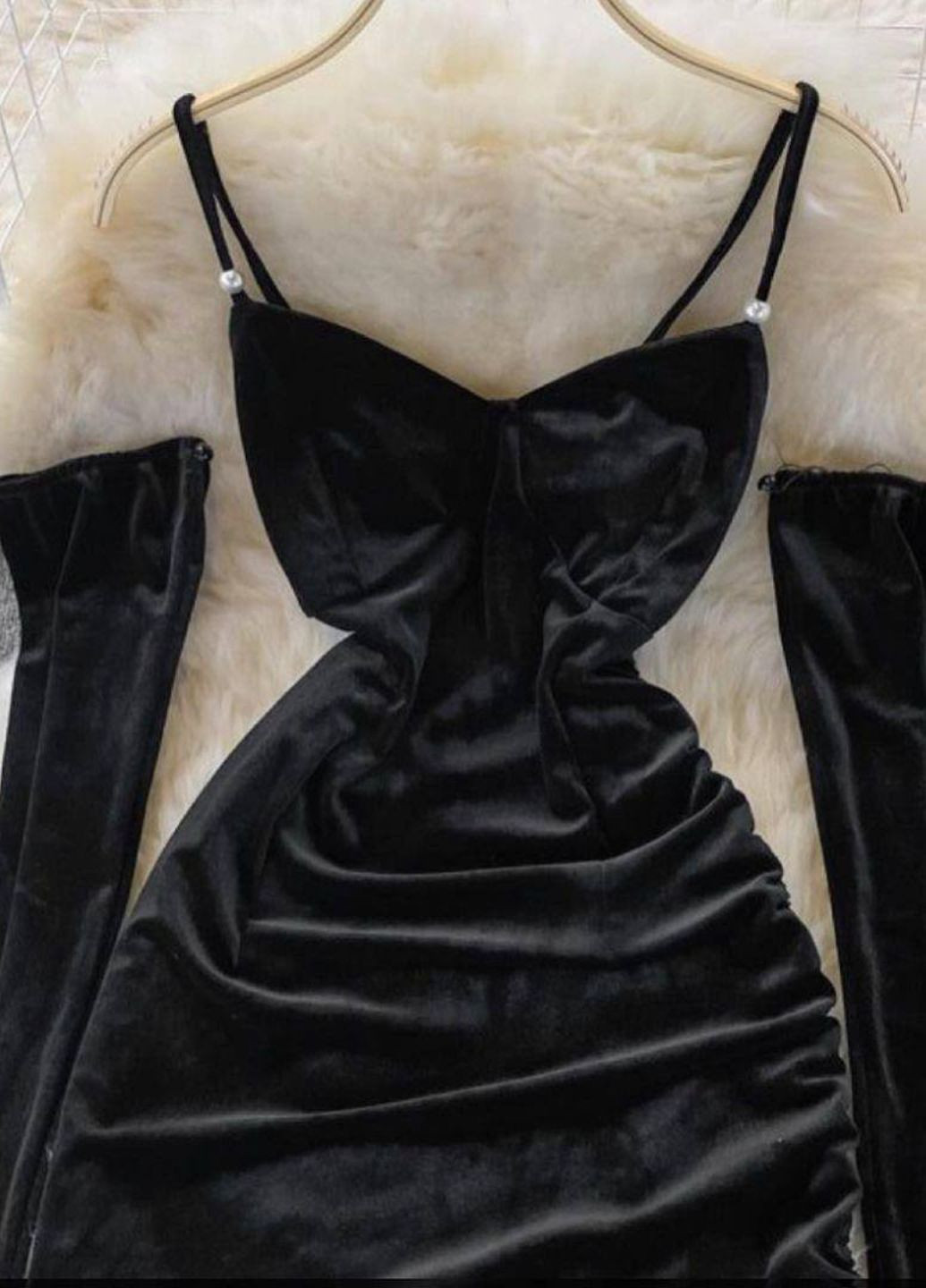 Чорна святковий, вечірня вишукана приталена вечірня міні сукня на бретельках з затяжкою збоку та мітенками в комплекті Україна однотонна