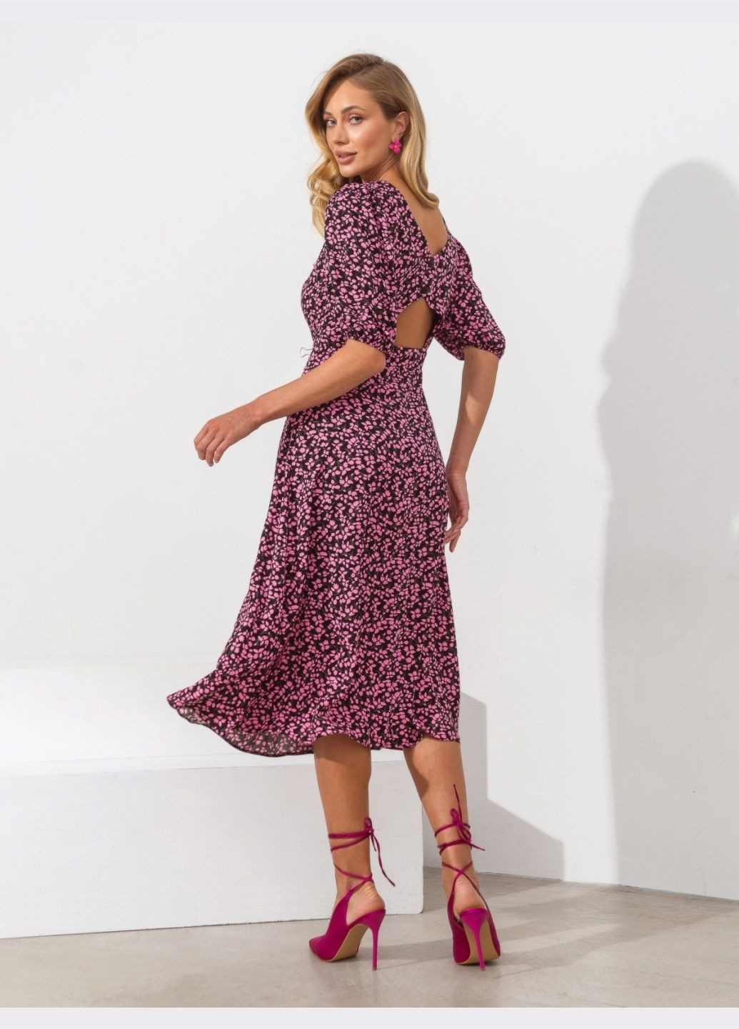 Рожева рожева сукня з принтом і вирізом по спинці Dressa