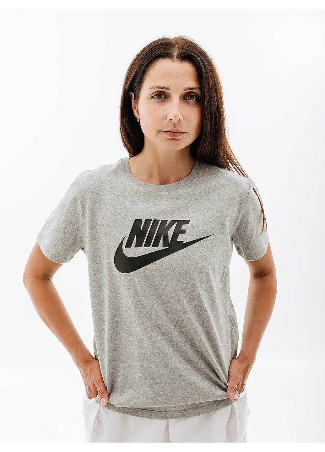 Серая демисезон футболка w nsw tee essntl icn ftra Nike