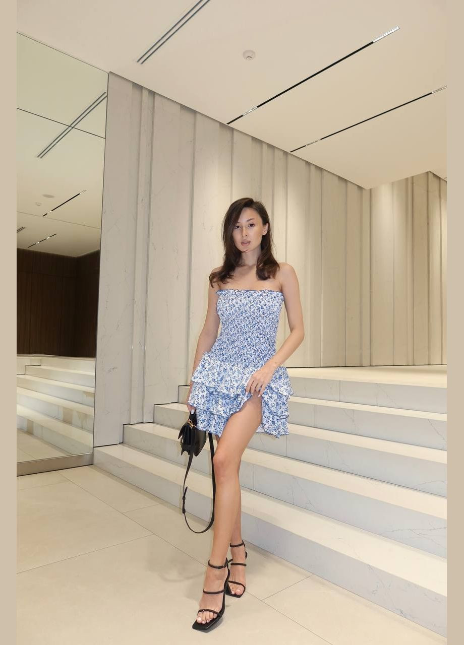 Блакитна синє плаття з відкритим декольте в квітковому принті, літнє плаття без рукава No Brand з квітковим принтом