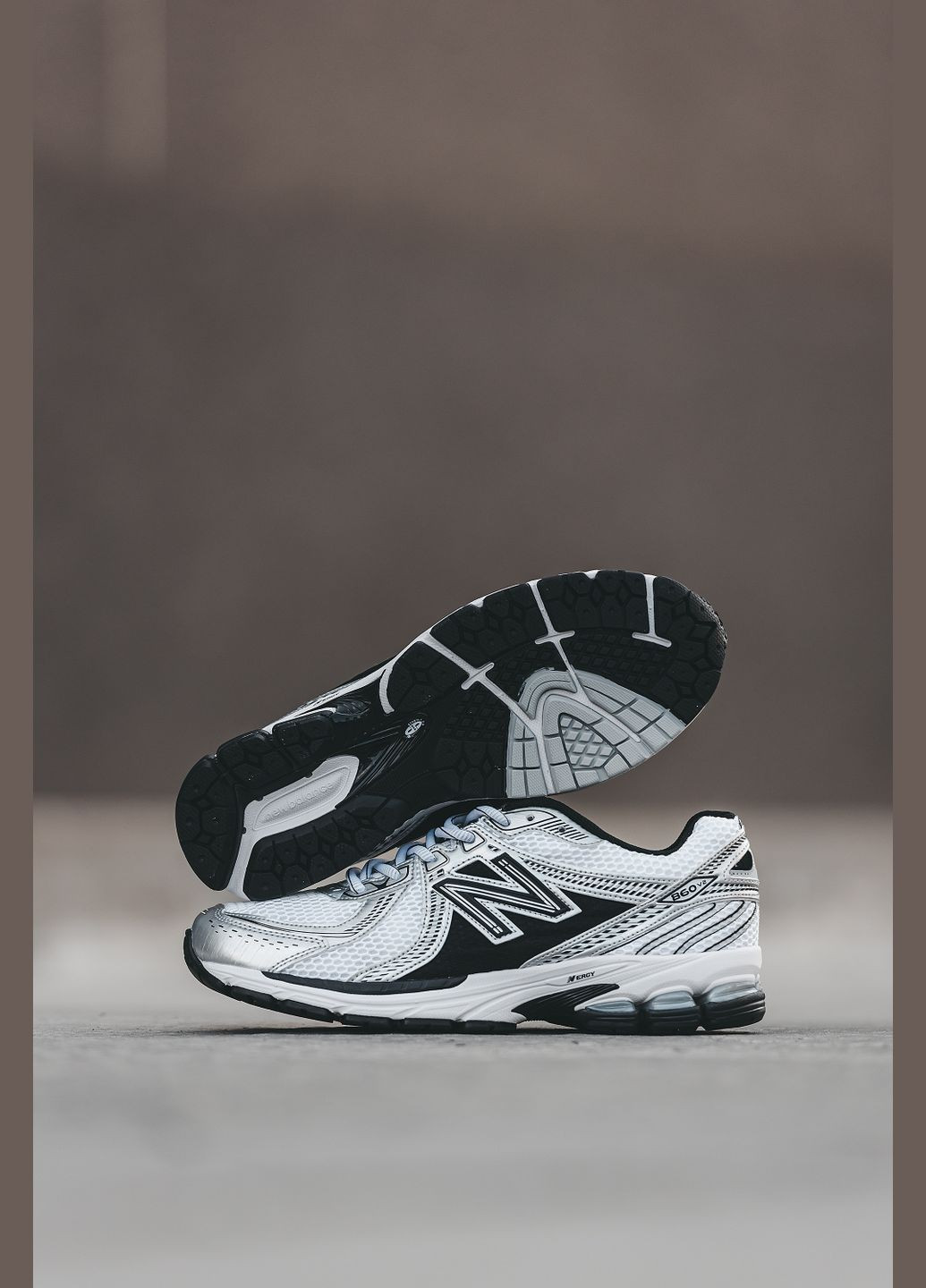 Чорно-білі Осінні кросівки чоловічі New Balance 860v2