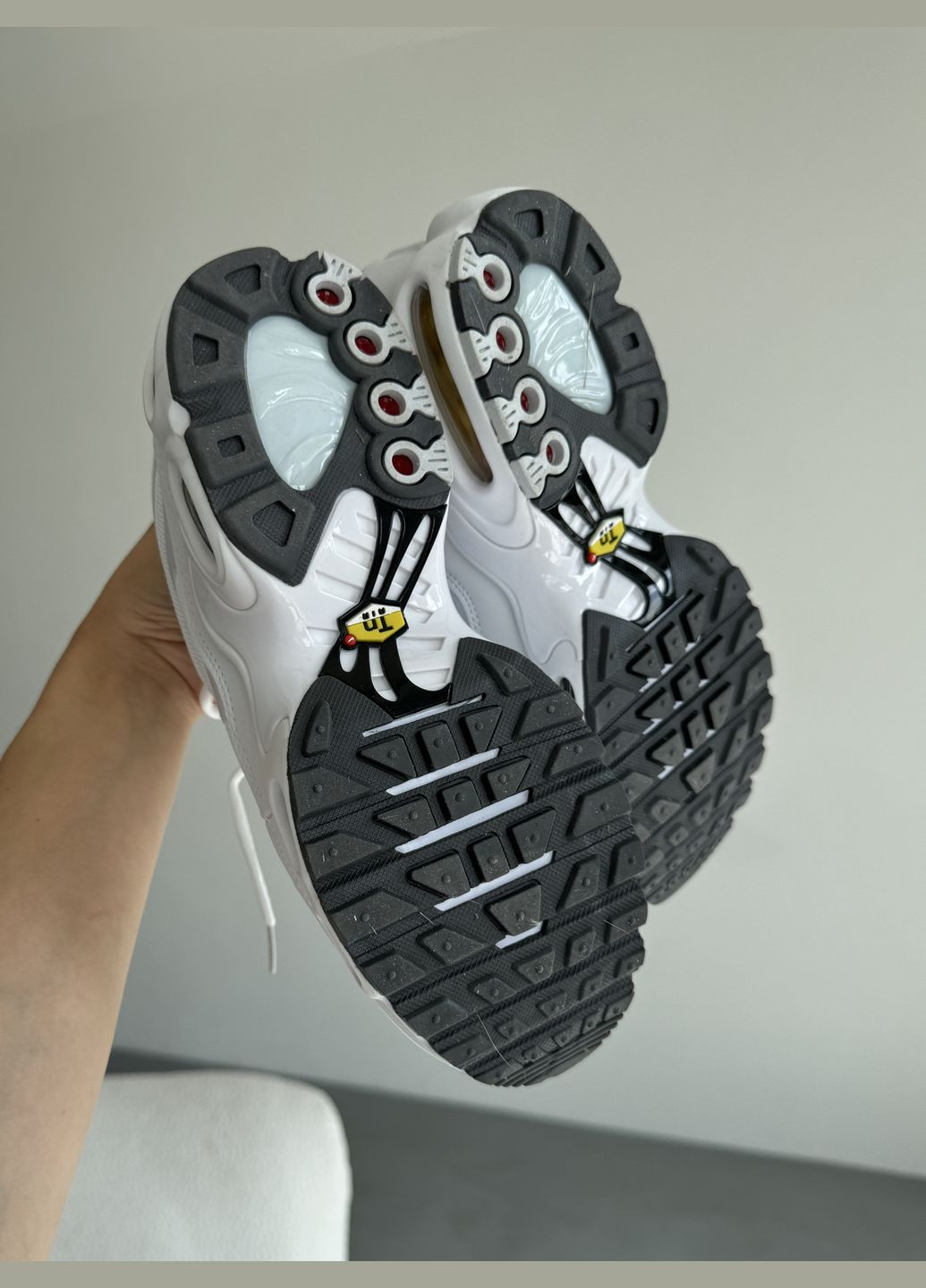 Білі Осінні кросівки чоловічі і жіночі nike air max tn plus white | найк аір макс тн плюс білі No Brand