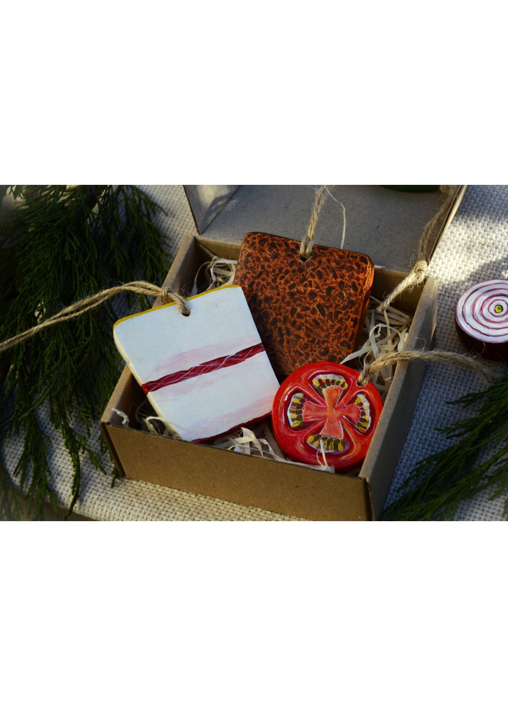 Набір Дерев'яних підвісок - сувенір "Хліб, Помідор і Сало" Lucy Kozyra (369407805)