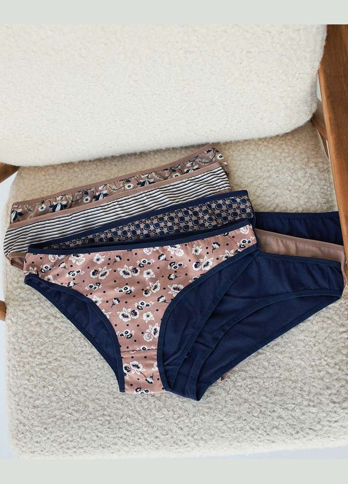 Набір жіночих базових трусиків тижневок - 7 шт Nicoletta (303617357)